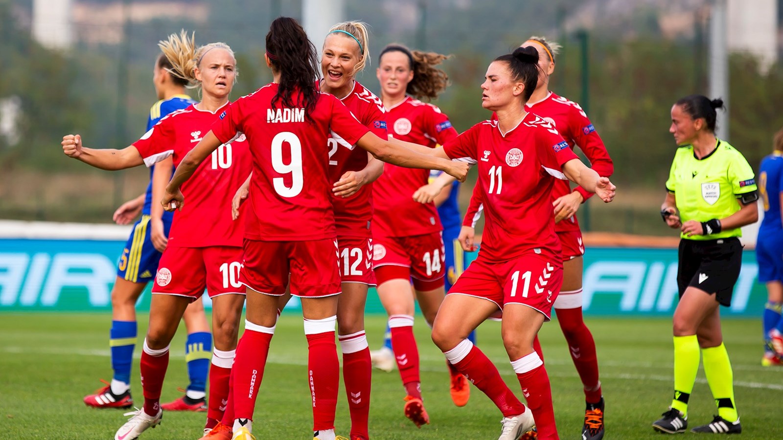 Kvindelandsholdet cruiser videre med 4-0 på Balkan